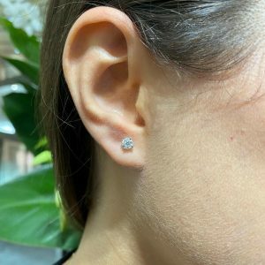 18ct white gold diamond stud earrings 2=0.66ct