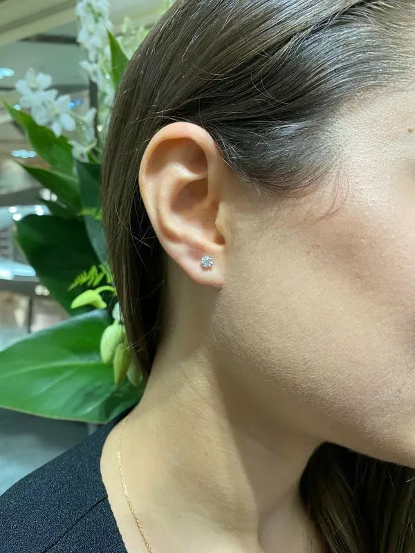 18ct white gold diamond stud earrings 2=0.60ct
