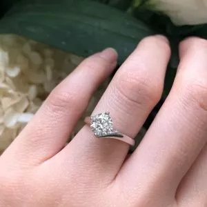 AMALFI - 18ct white gold round diamond solitaire twist ring
