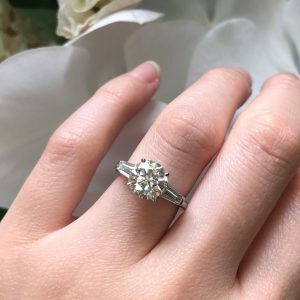 18ct White gold round three stone diamond ring