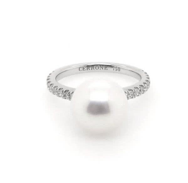 18ct white gold 10-10.5mm fresh water pearl and diamond ring