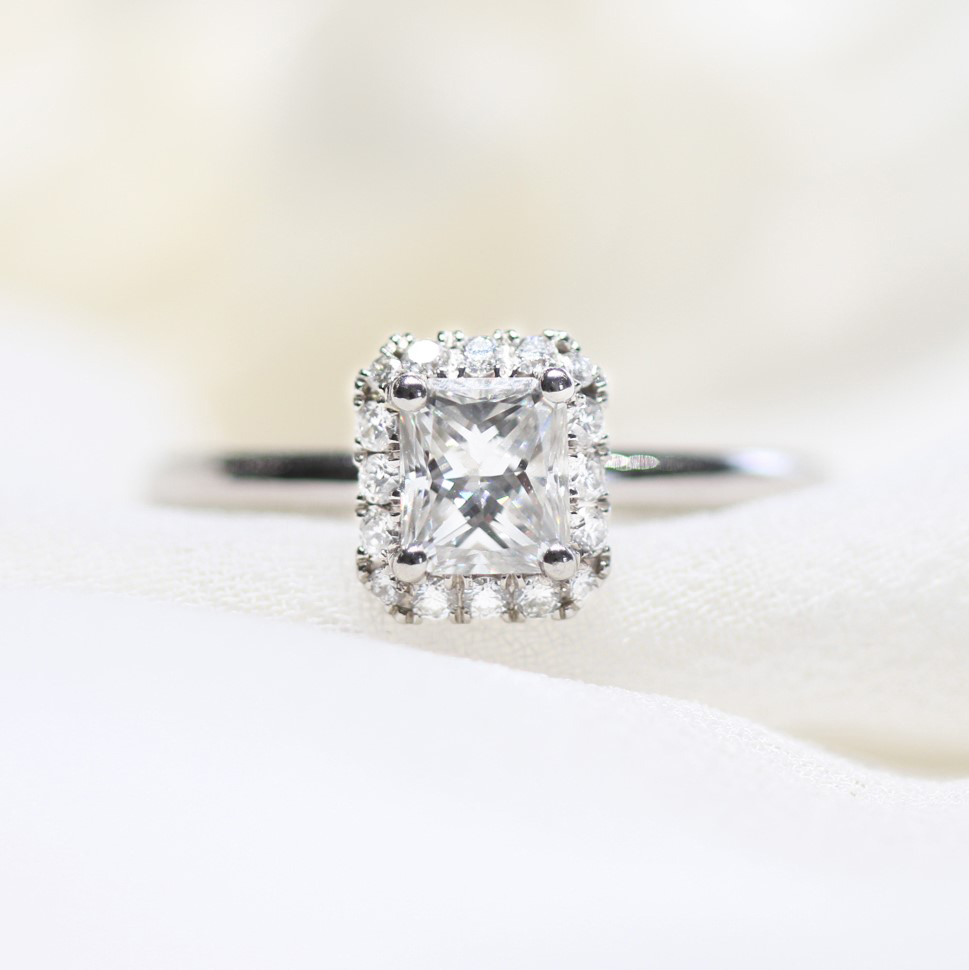 Floating princess cut diamond ring discount