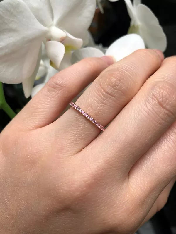 18ct rose gold pink sapphire band - Image 2