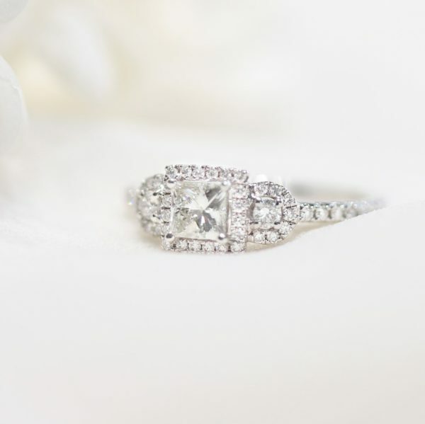 18ct white gold 0.46ct princess cut diamond ring