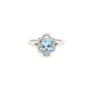 18ct white gold 0.83ct oval aquamarine and diamond ring