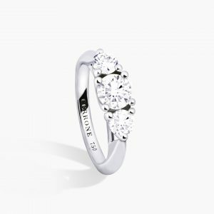 18ct white gold three stone round brilliant cut diamonds ring