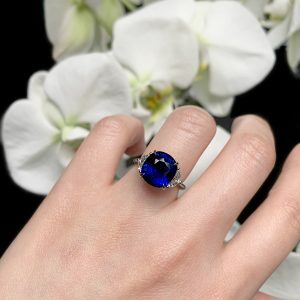 18ct white gold 7.05ct cushion cut Ceylon sapphire & diamond ring