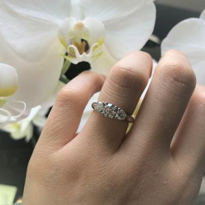 18ct white gold three stone round brilliant cut diamonds ring