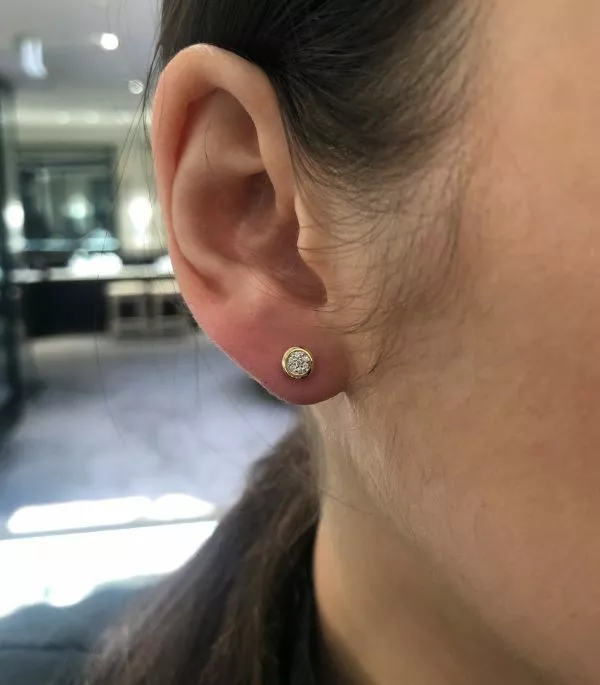 18ct yellow gold diamond cluster bezel stud earrings - Image 2