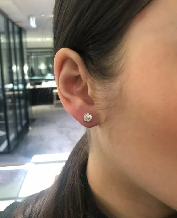 18ct white gold diamond cluster stud earrings - Image 2