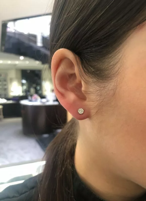18ct white gold diamond cluster stud earrings - Image 3