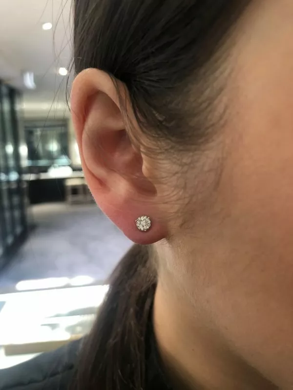 18ct white gold diamond cluster stud earrings - Image 4