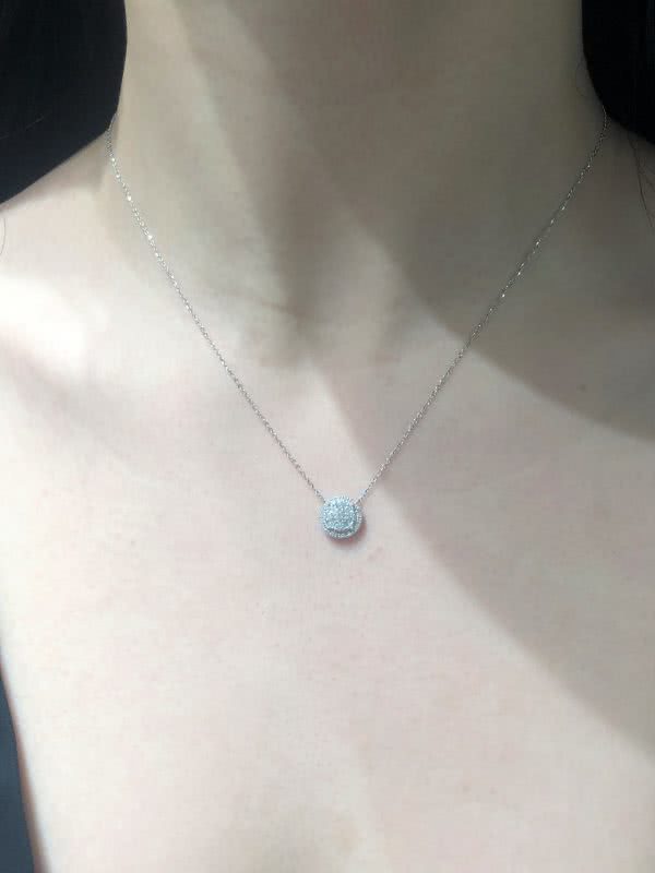 18ct white gold round cluster diamond necklace