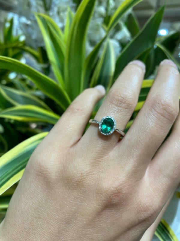 18ct white gold oval emerald and diamond ring | Cerrone Jewellers