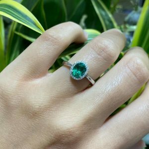 18ct white gold oval emerald and diamond ring