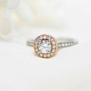 18ct white and rose gold 0.47ct G VS round diamond ring