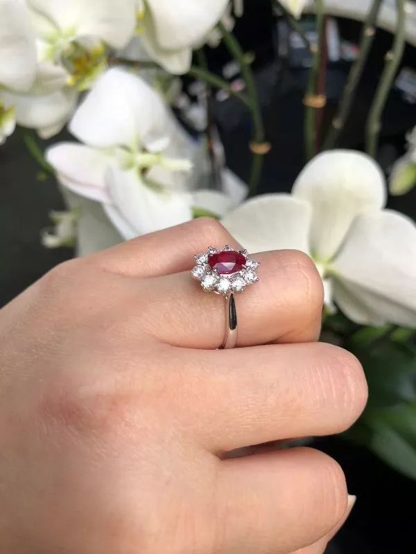 18ct white gold oval 1.02ct ruby & diamond ring