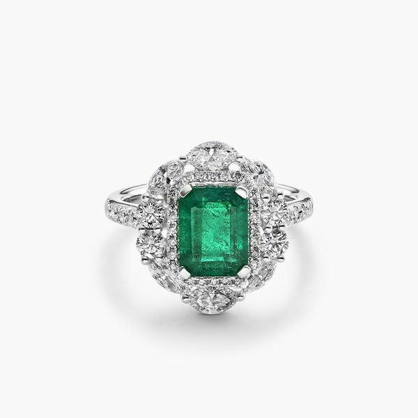 18ct white gold 2.22ct emerald & diamond dress ring