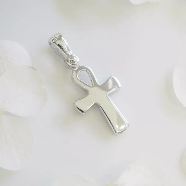 18ct white gold cross pendant