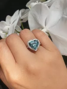 18ct white gold 5.20ct heart shaped aquamarine and diamond ring