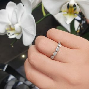 18ct white gold pear shape diamond ring