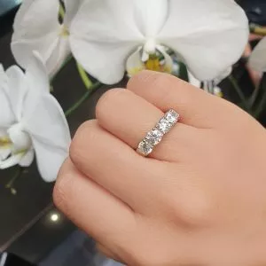 18ct white gold round diamond ring