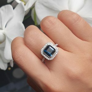 18ct white gold 2.94ct London blue topaz and diamond ring