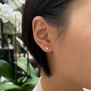 18ct white gold 2=0.47ct diamond stud earrings
