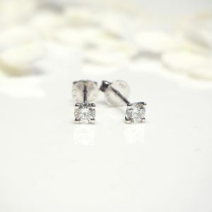 18ct white gold 2=0.51ct diamond stud earrings