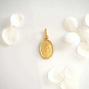 18ct yellow gold "Lady Medjugorje" oval medal pendant.