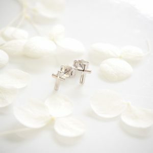 18ct white gold cross stud earrings