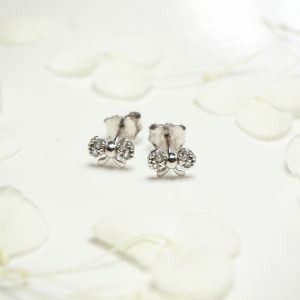 18ct white gold bow stud earrings
