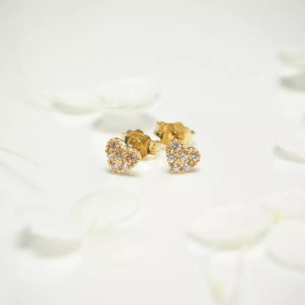 18ct yellow gold heart stud earrings