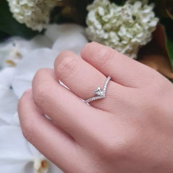 18ct white gold heart diamond ring