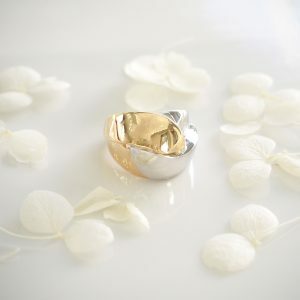 18ct white and yellow gold ring