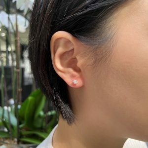 18ct white gold 2=0.49ct diamond stud earrings