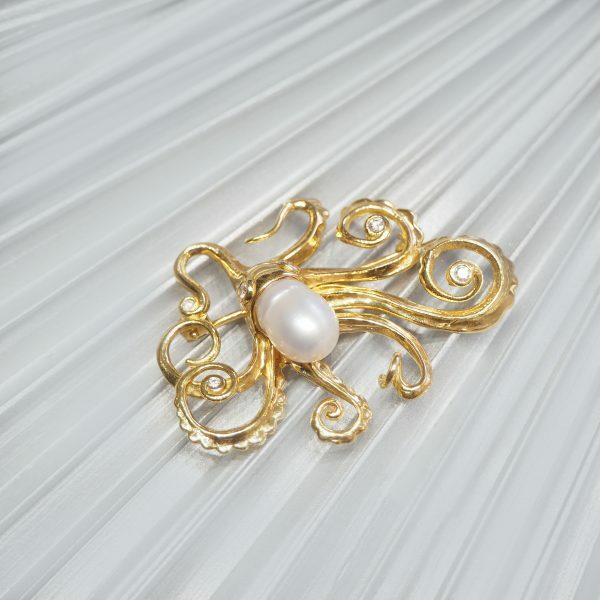 18ct Yellow Gold Diamond & South sea pearl octopus brooch