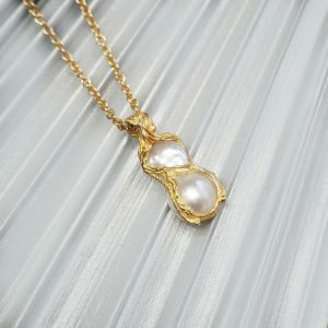 18ct Yellow Gold Baroque Pearl necklace