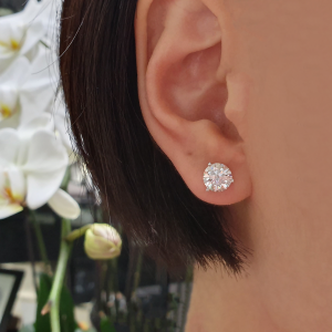 18ct white gold 2=3.03ct round diamond stud earrings