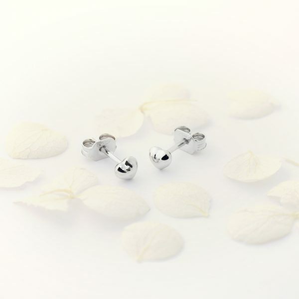 18ct white gold heart stud earrings