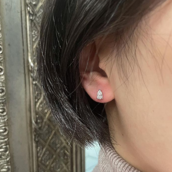 18ct white gold 2=0.69ct pear diamond stud earrings