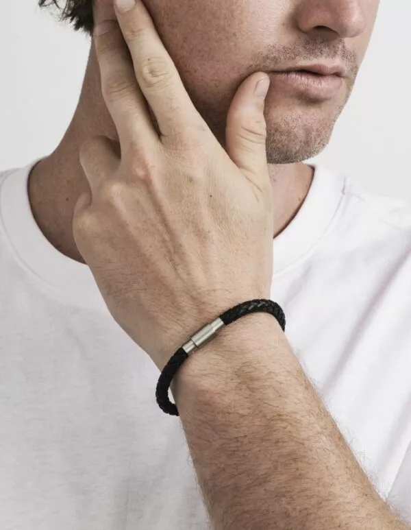 Black leather and stainless steel mens bracelet 22cm - Image 2