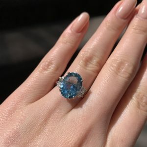 Platinum 4.87ct oval Mozambique aquamarine and diamond ring