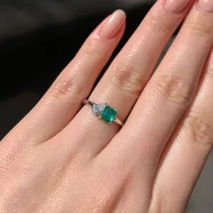 18ct white gold 0.48ct emerald cut emerald & 0.25ct pear diamond ring