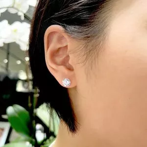 18ct white gold 2=3.00ct diamond stud earrings