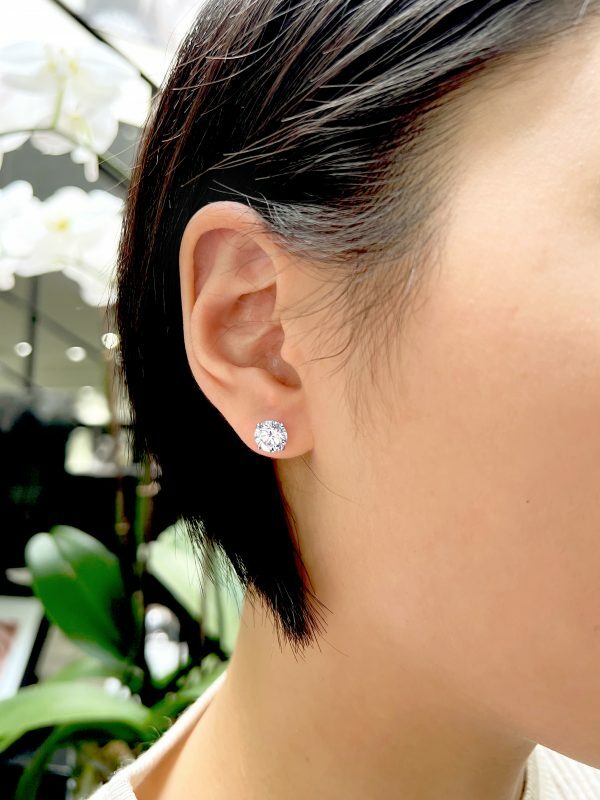 18ct white gold 2=3.00ct diamond stud earrings - Image 2