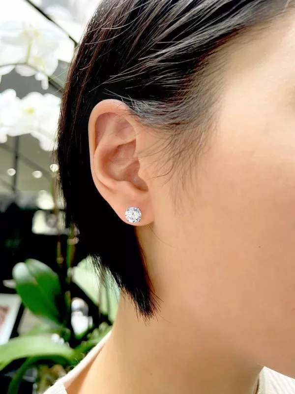18ct white gold 2=3.00ct diamond stud earrings - Image 2