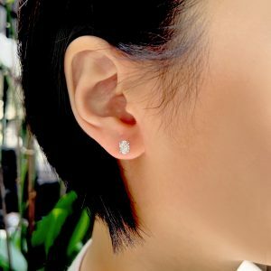 18ct white gold 2=1.00ct oval diamond stud earrings