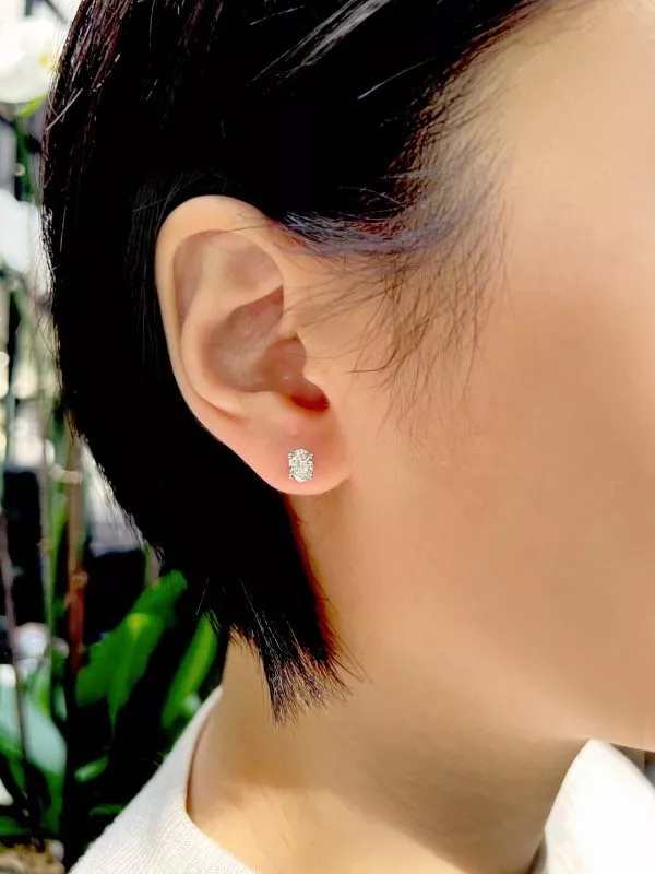 18ct white gold 2=1.00ct oval diamond stud earrings - Image 2