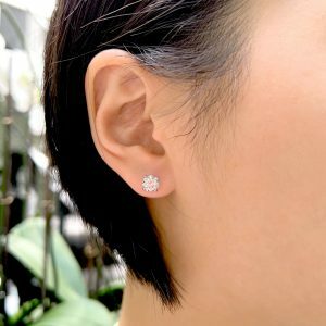 18ct white gold 2=1.81ct diamond stud earrings